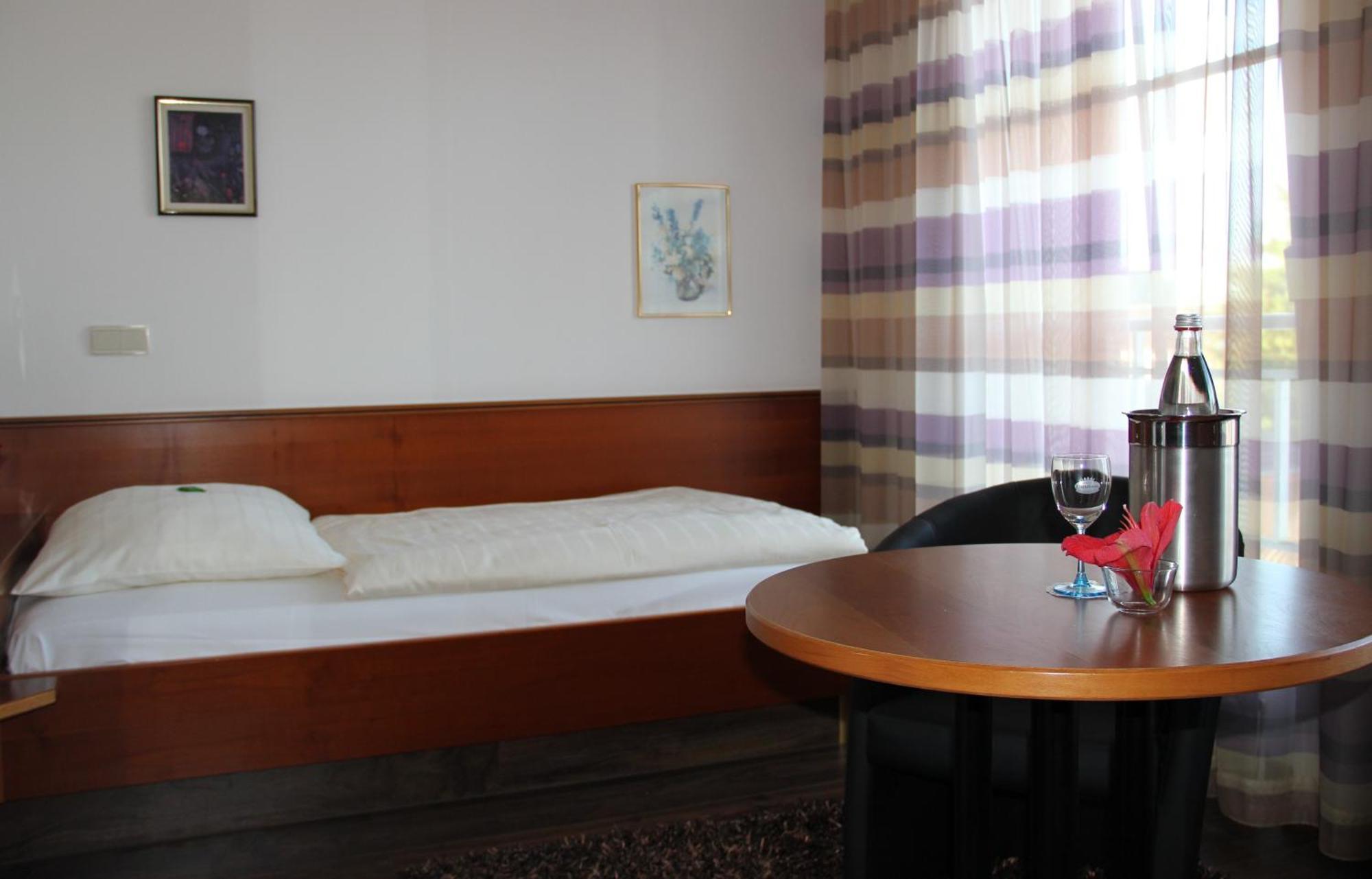 Classic Hotel Kaarst Ngoại thất bức ảnh